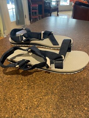 Columbia red River men’s Sports strappy Sandals size 10